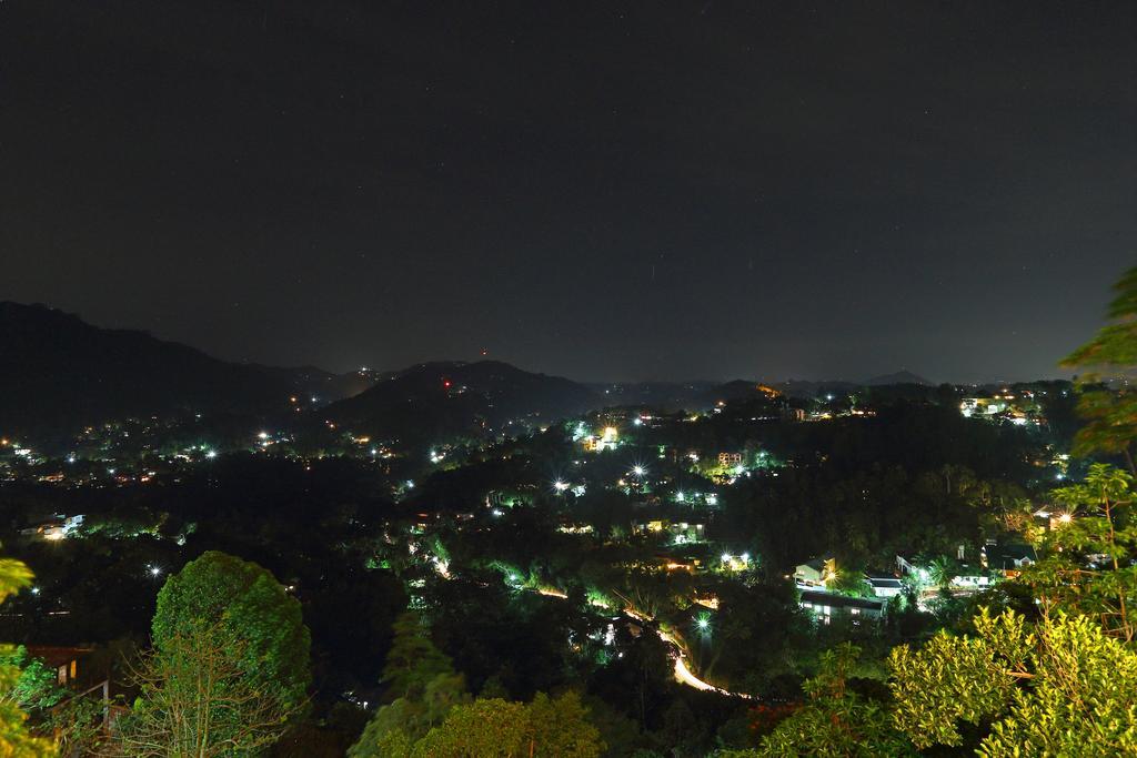Banda Casa, 캔디 외부 사진