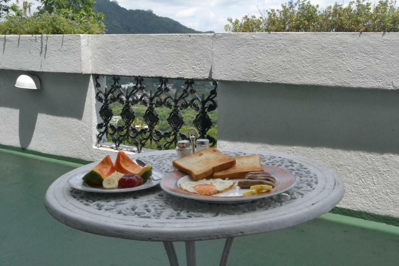 Banda Casa, 캔디 외부 사진